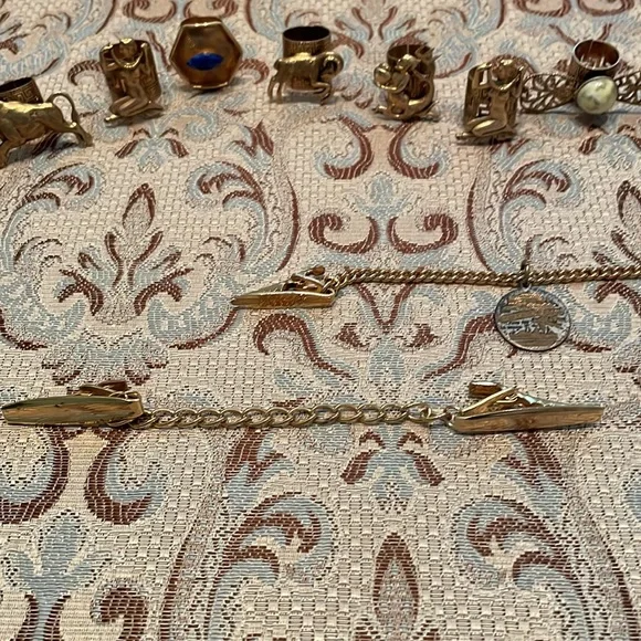 Scarf Holders & Sweater Holders